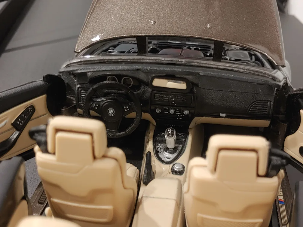 Maisto BMW M6 Cabriolet 1:18 Diecast car toy image indicator(4)