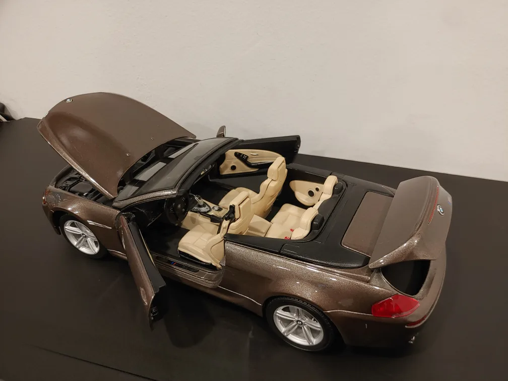 Maisto BMW M6 Cabriolet 1:18 Diecast car toy image indicator(5)