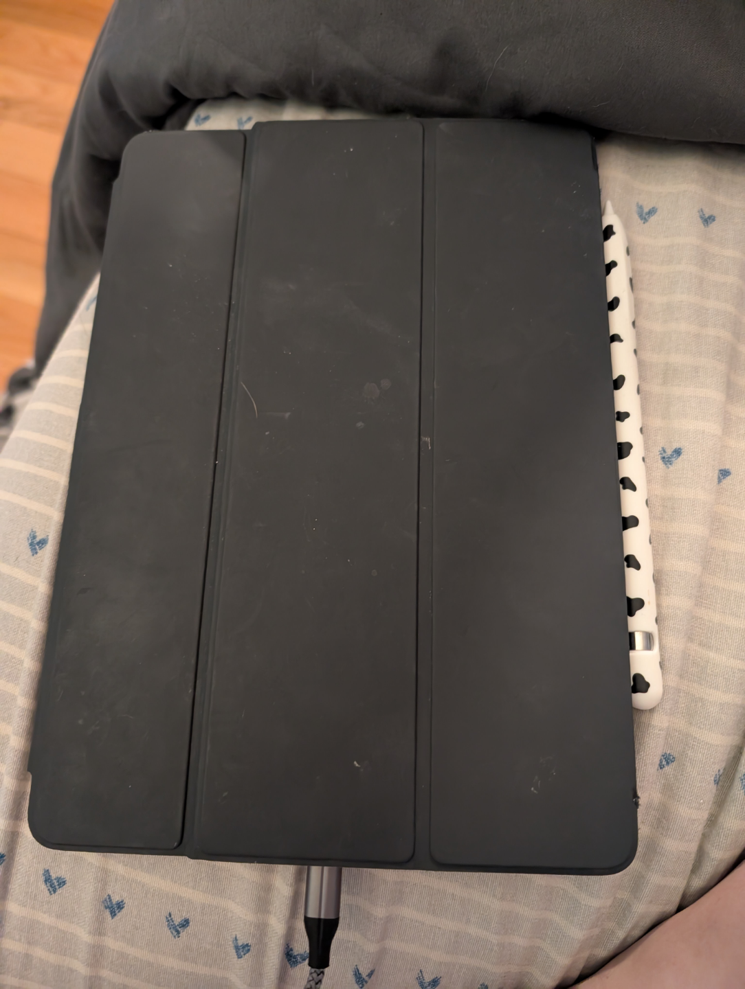 iPad (7th Gen 32gb) with Keyboard Folio Case and Apple Pencil - photo 2