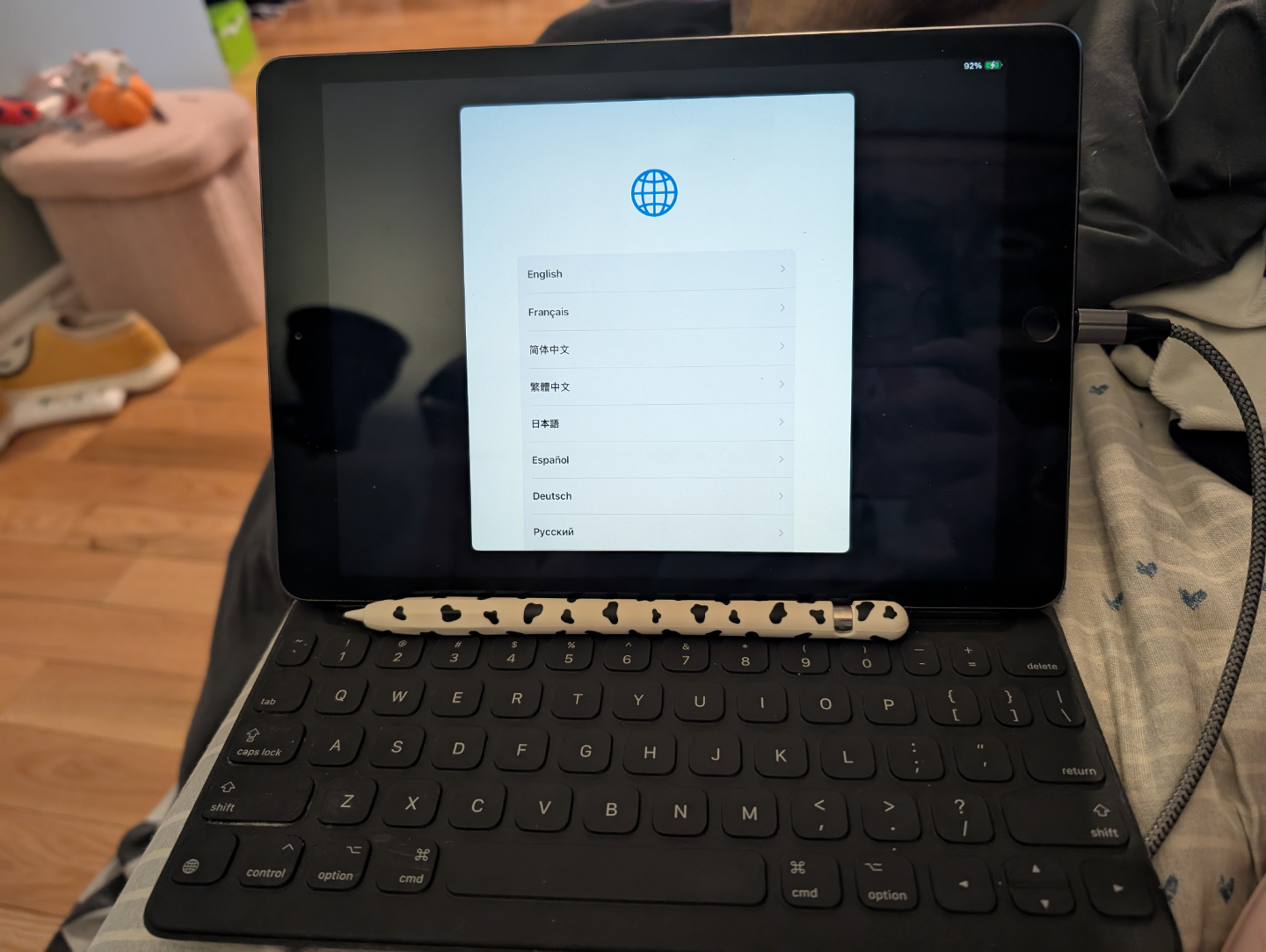 iPad (7th Gen 32gb) with Keyboard Folio Case and Apple Pencil
