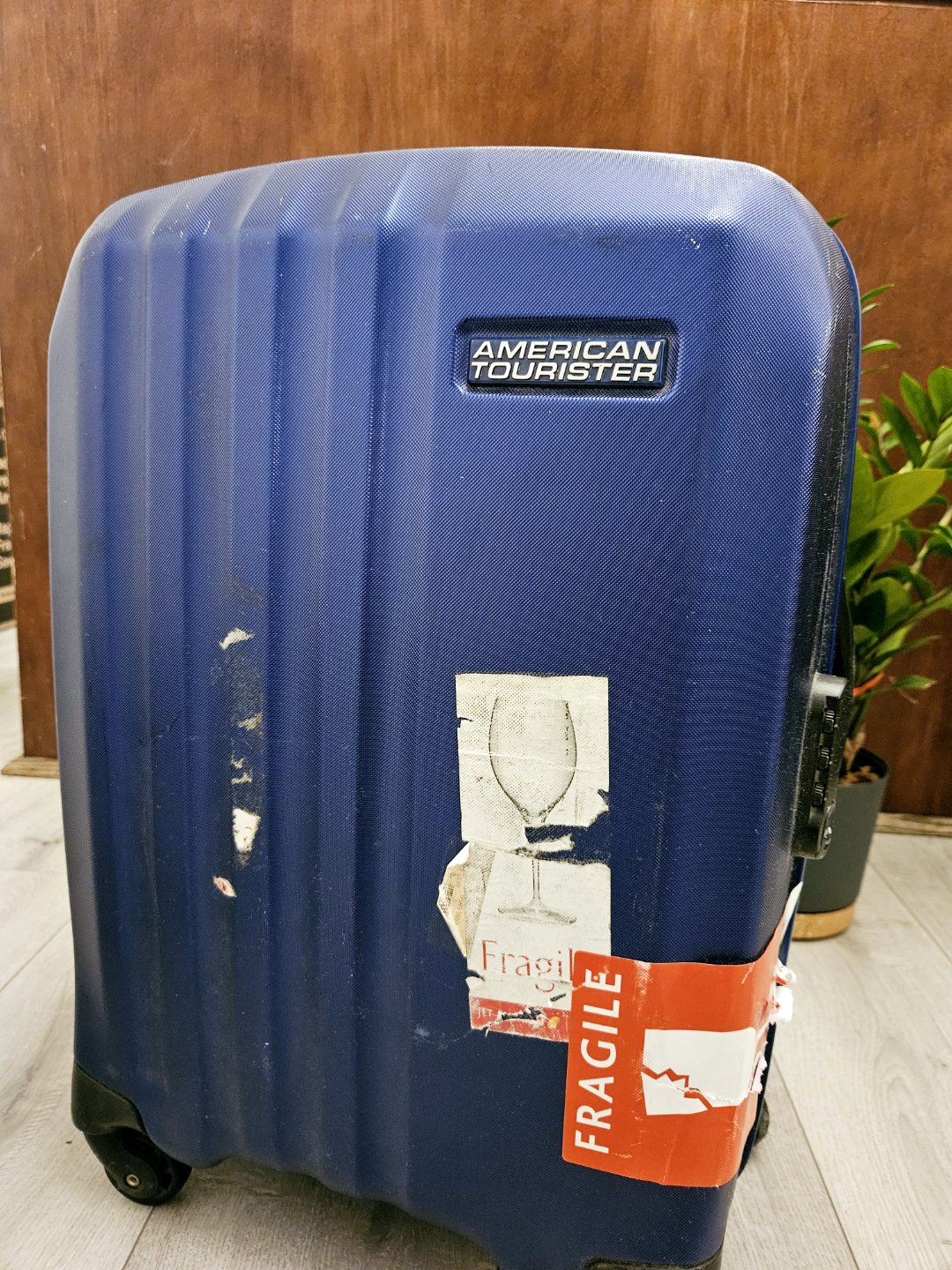 Moving Out Sale‼️American Tourister Carry-on Suitcase