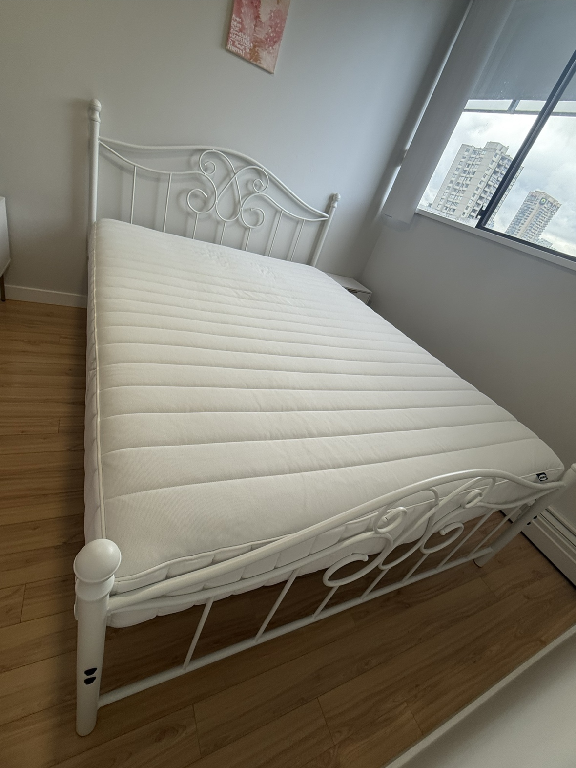 Queen size bed frame with the mattress - photo 3