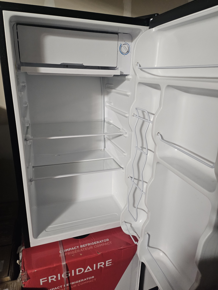 3.2 FRIDGIDAIRE MINI FRIDGES AND RETRO FRIDGES. FROM $95 - $230 - photo 2