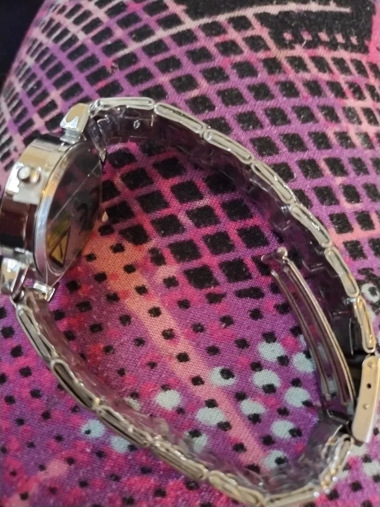 Women's Watch Bundle - Gold Tone Metal Band & Pink Leather Band image indicator(9)