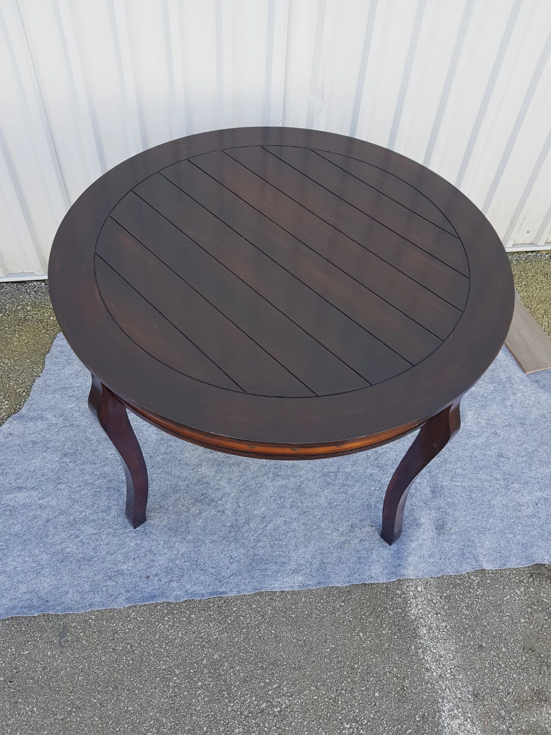 Round Wooden dining Table with Turned Legs - photo 4