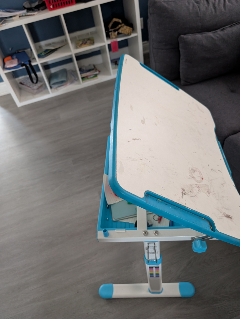 Kids' adjustable height table and chair set - photo 2