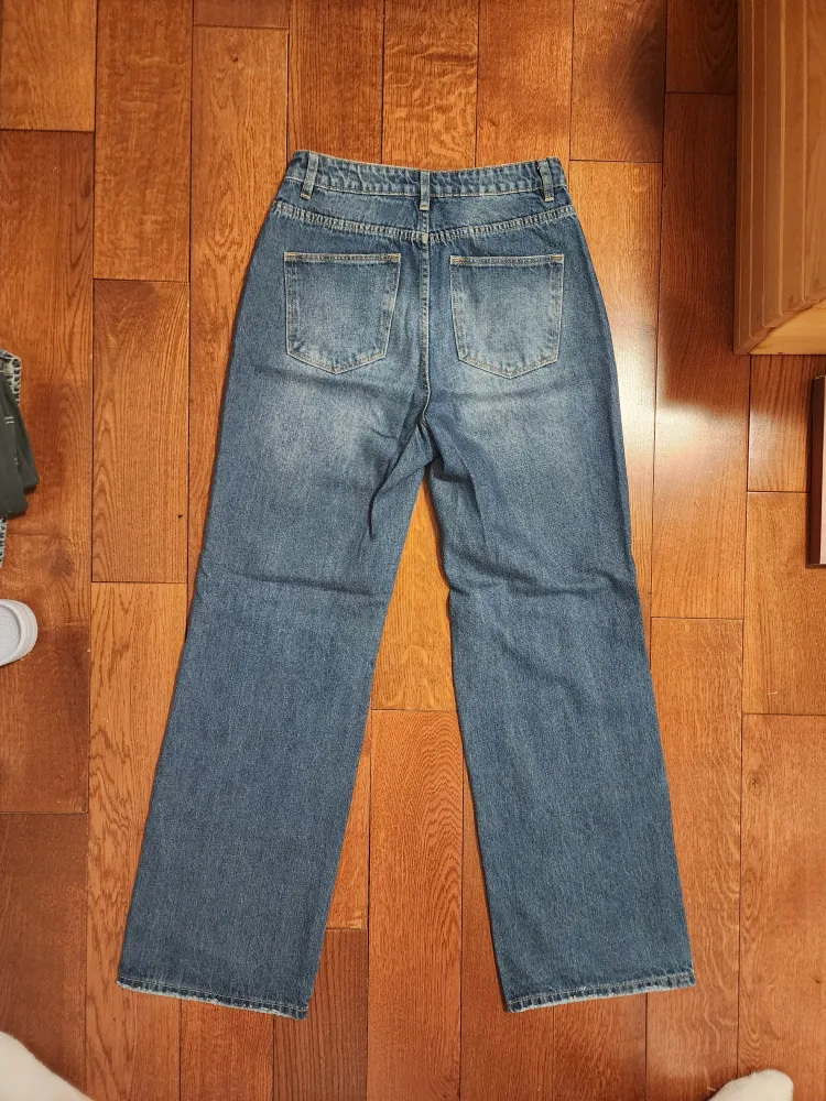 Baggy ripped jeans image indicator(6)