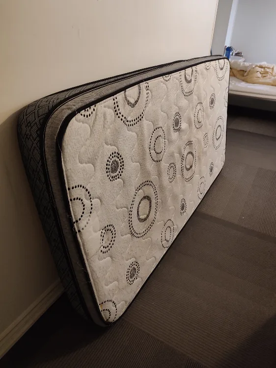 Used Twin Mattress💚 image indicator(2)