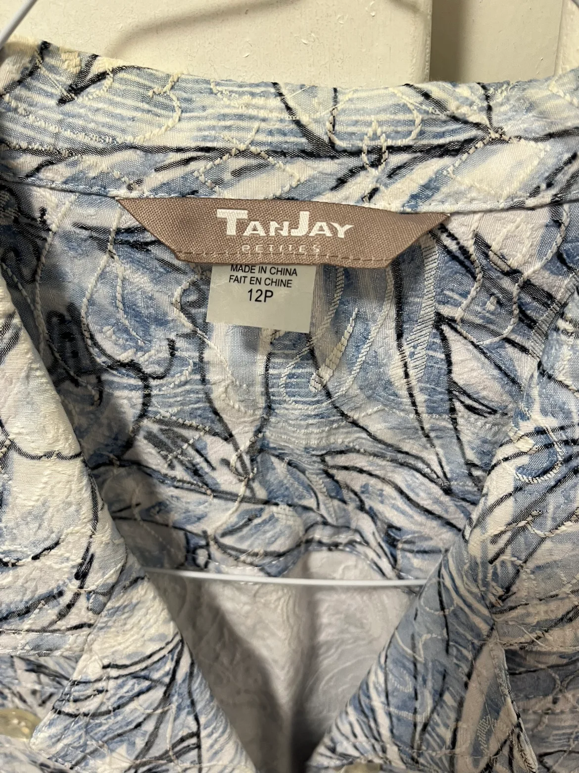 TanJay Women's Size 12P Floral Button-Up Jacket image indicator(2)