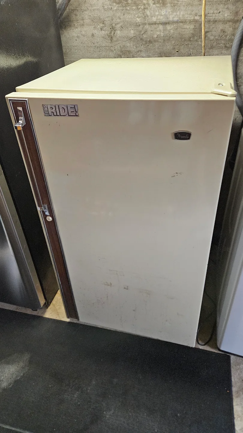 Upright freezer thumbnail