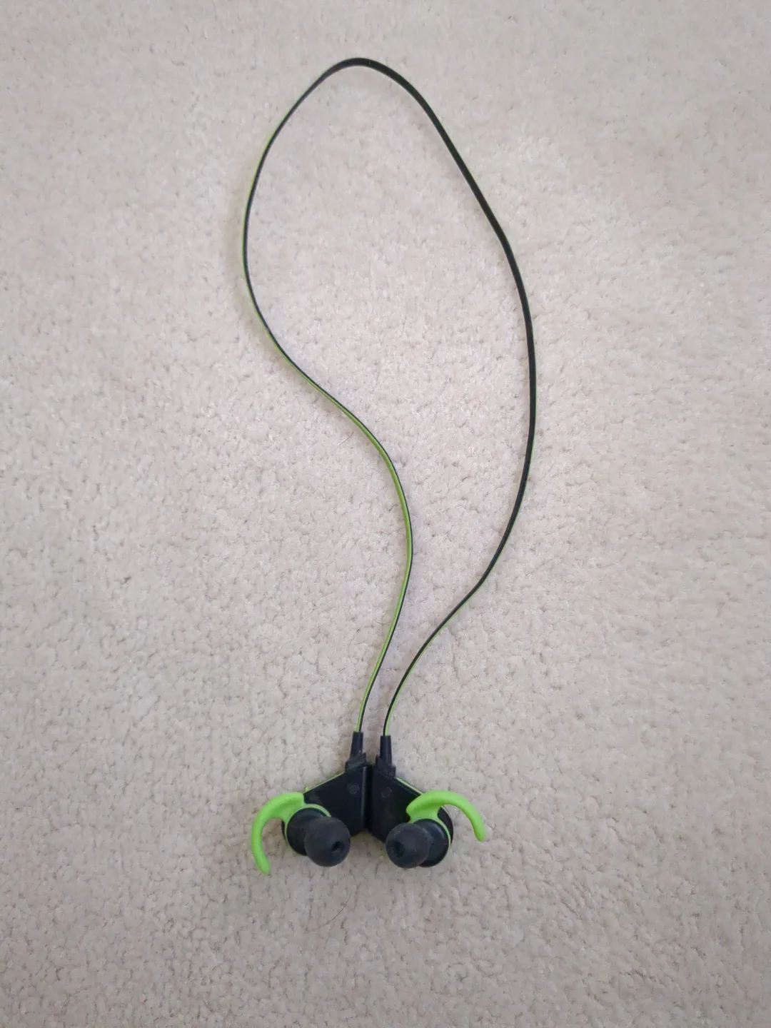 free Bluetooth headphone💚 thumbnail