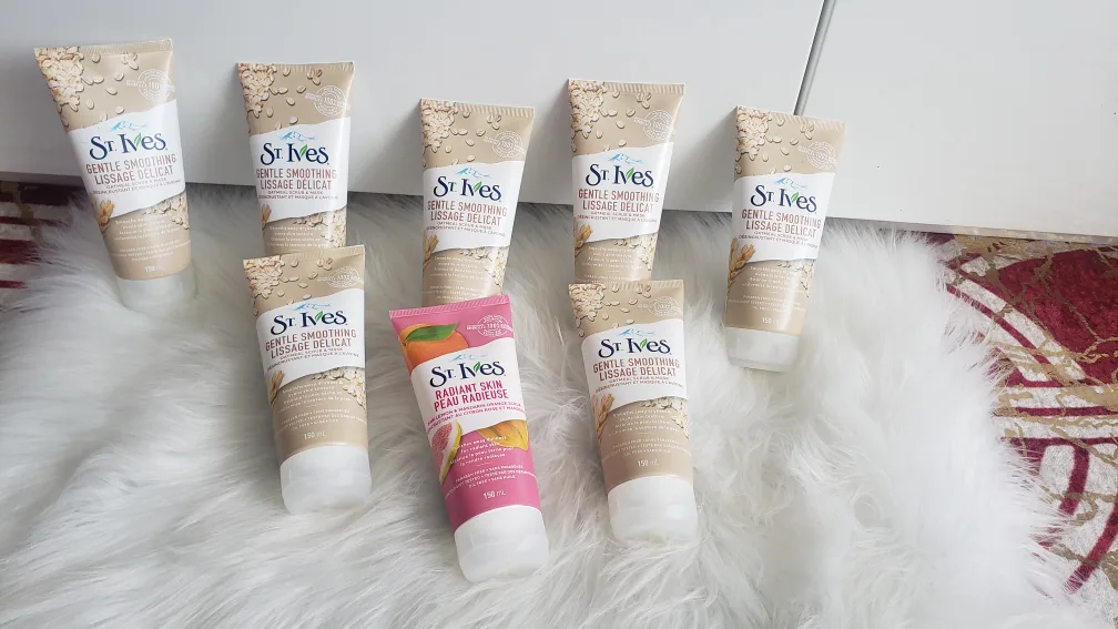 Brand new Women's ST.Ives Gentle Smoothing ST.Radiant Skin image indicator(2)