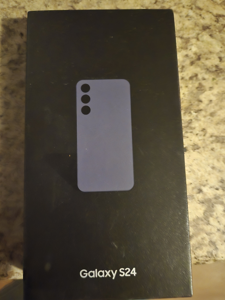 Samsung Galaxy S24 - Like new with box and case - photo 3