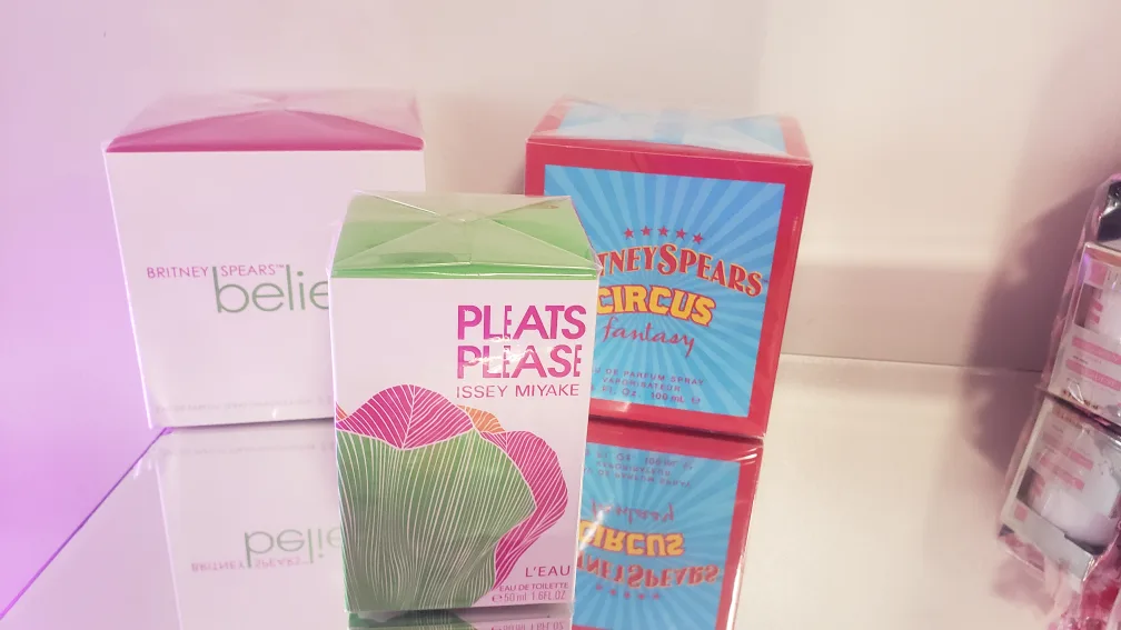 Brand new Women's Fragrance image indicator(2)