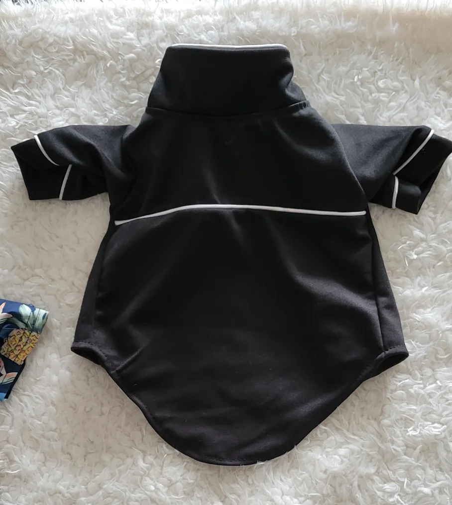 Bundle of Four Adorable Pet Clothes  12-15lbs 💚 image indicator(5)