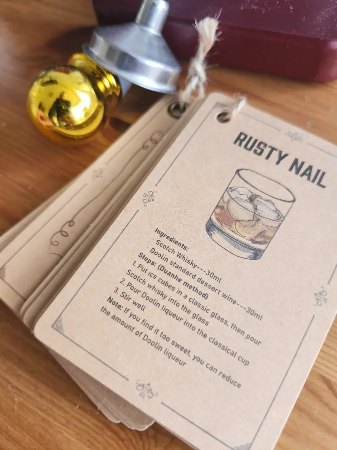 Globe Whiskey Decanter with Glasses image indicator(3)