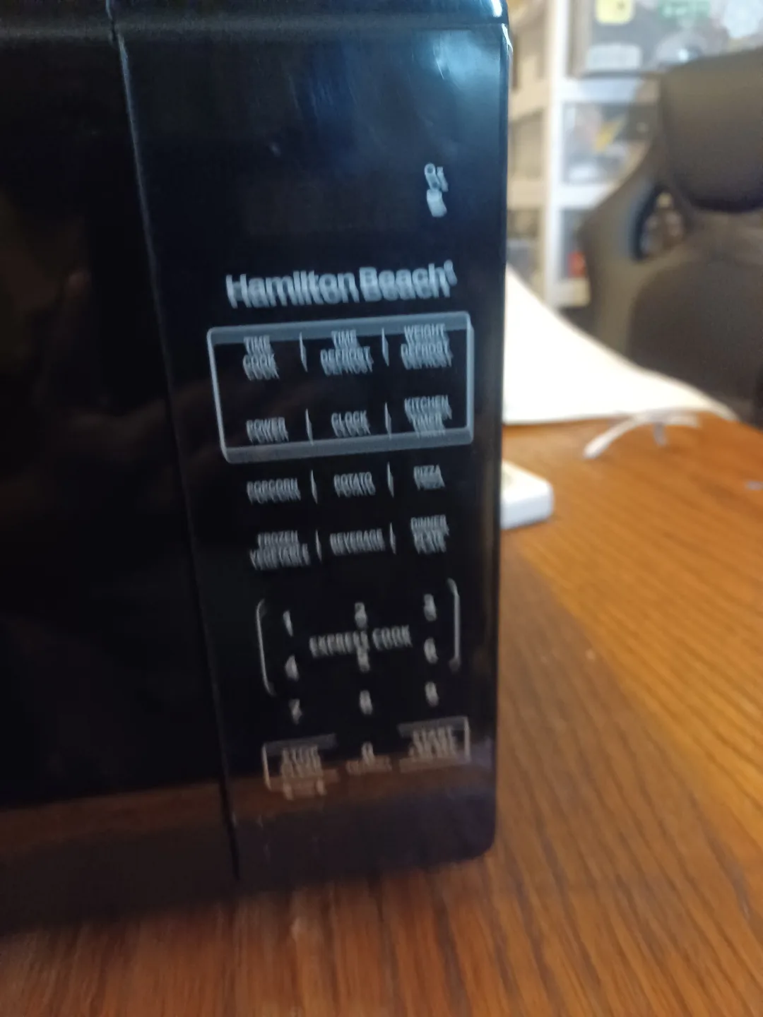 Hamilton Beach 0.7 Cu. Ft. Black Microwave image indicator(9)