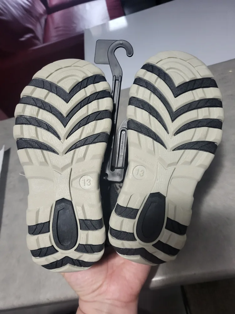 Boys' Size 13 Black Athletic Sandals image indicator(2)