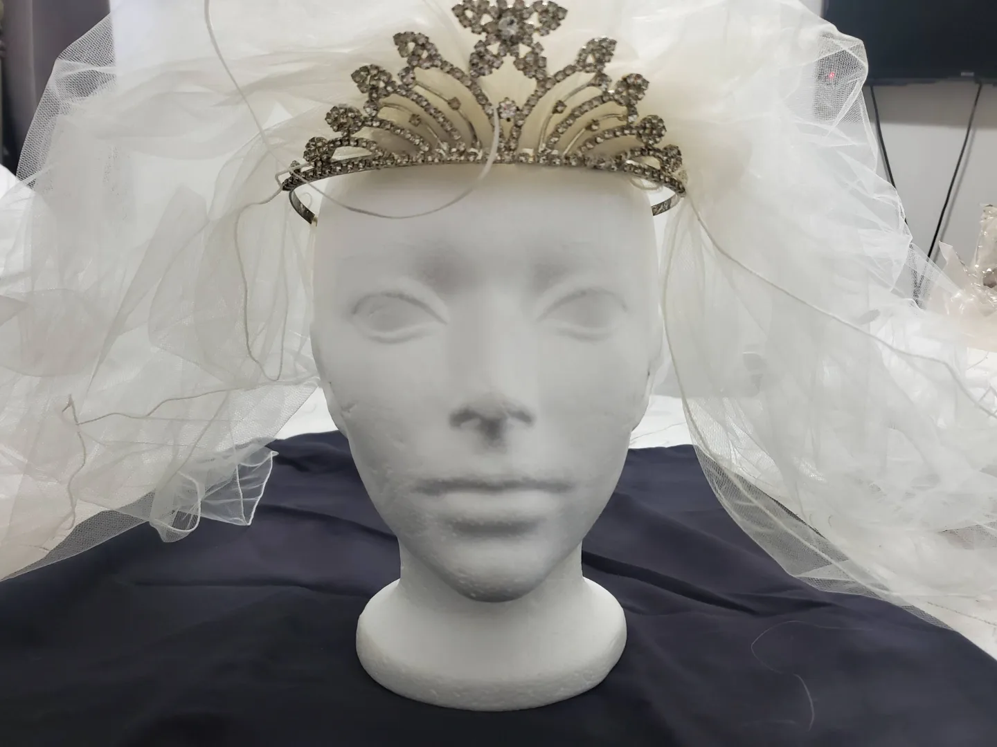 Elegant Bridal Set:  Handbag, Gloves, Necklace & Earrings, Shoes image indicator(9)