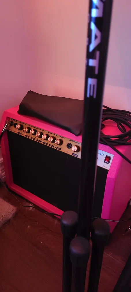 40W Lyx Amp guitar microphone amplifier and SM58 Microphone kit image indicator(3)