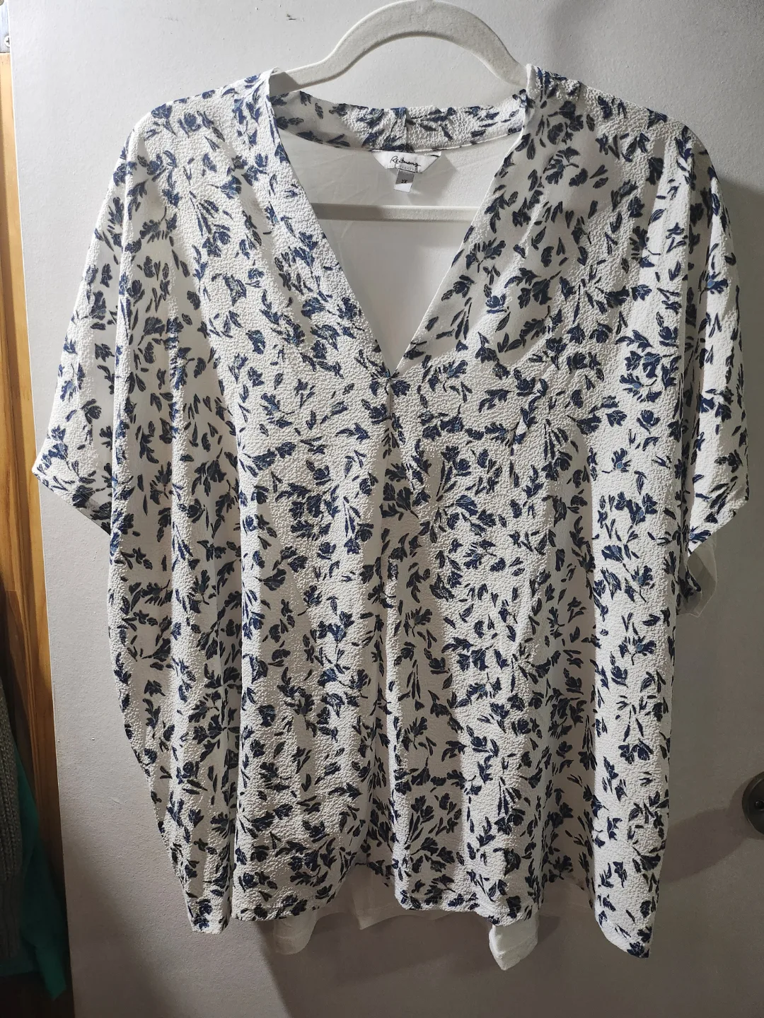 Reitmans Women's 2X Blouse, White with Blue Floral Print thumbnail