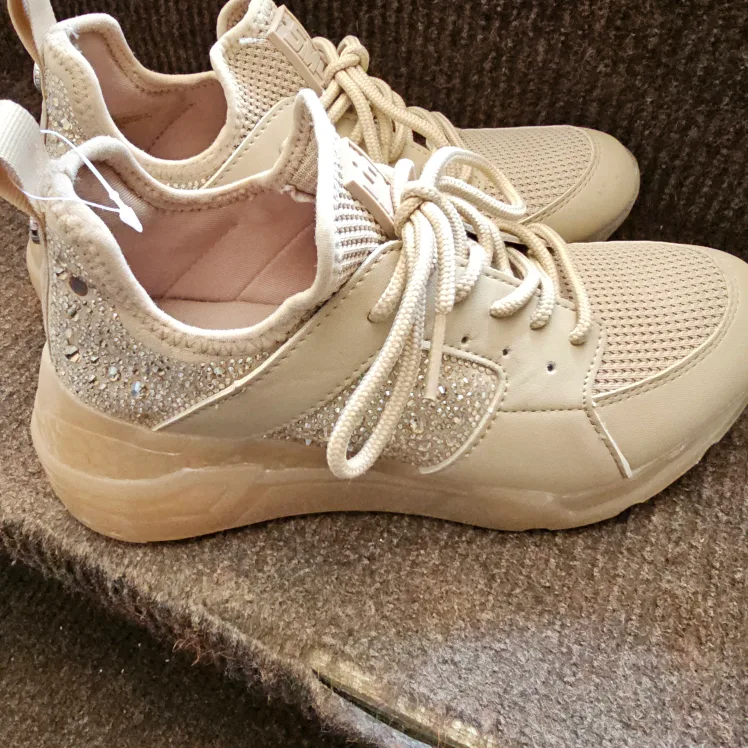 Steve Madden Women's Beige Sneakers Size 7 image indicator(4)