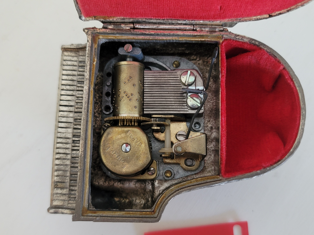 Vintage Musical Jewellery Box Piano Shaped Trinket Box - photo 3