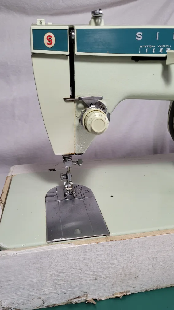 💚  Vintage Singer Sewing Machine image indicator(4)