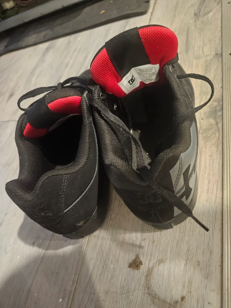 DC Shoes Men's Black Skate Shoes Size 9 image indicator(4)