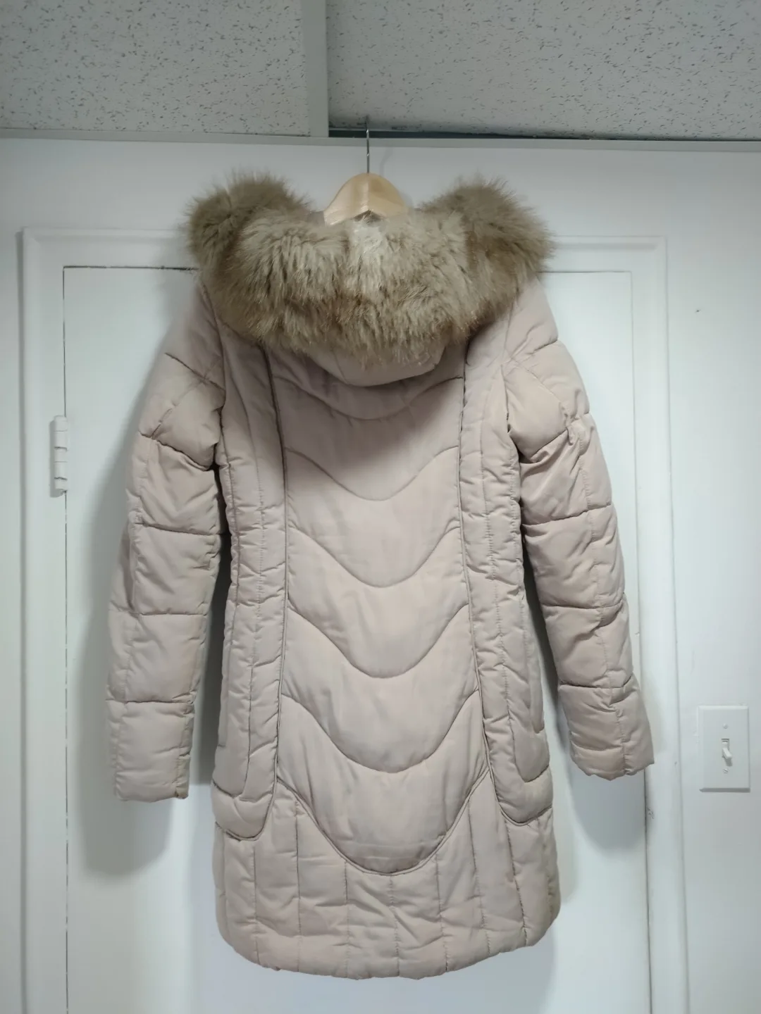 FRong Los Angeles Women's Hooded Puffer Jacket - Size XL image indicator(3)