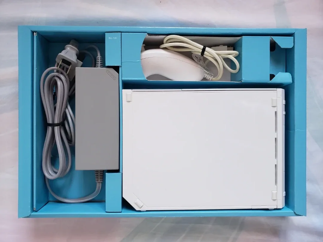 Nintendo Wii Console + 2 Remotes + 1 Nunchuk + 6 Games image indicator(3)