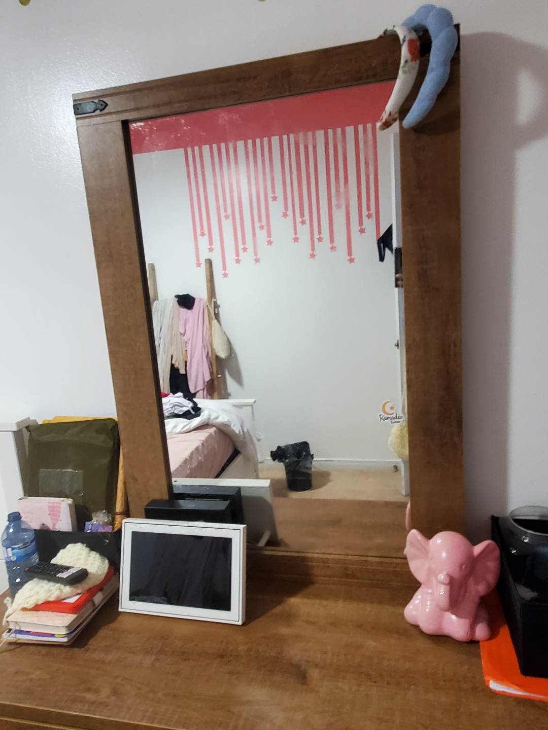 Wooden dresser with mirror - photo 2