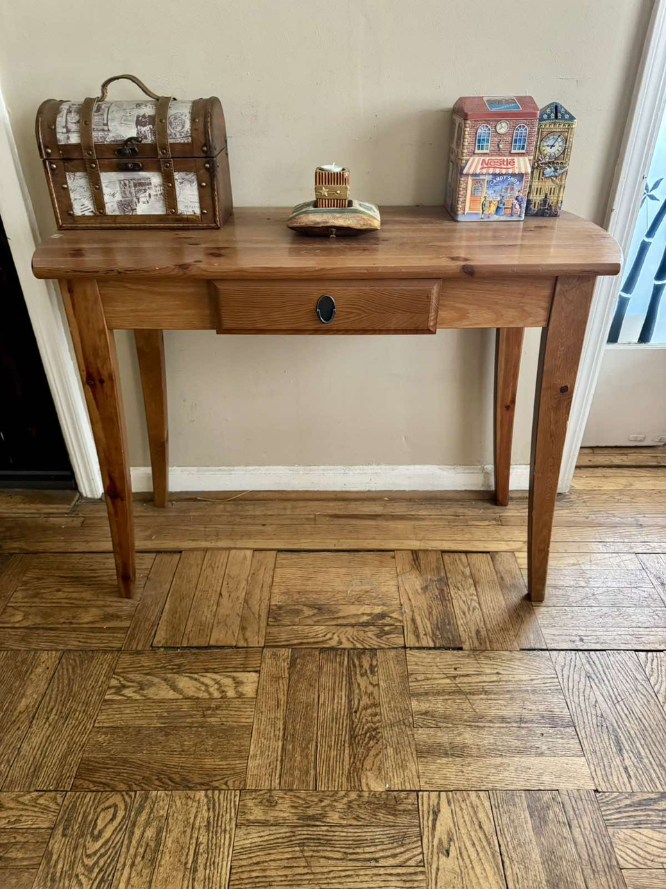 Elegant Wood Console Table for a Entryway With a Drawer