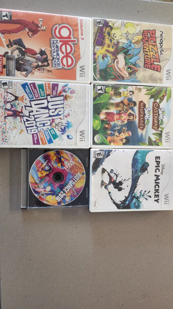 6 Wii Games bundle: Just Dance 2016 and 2019, Sims and more! thumbnail