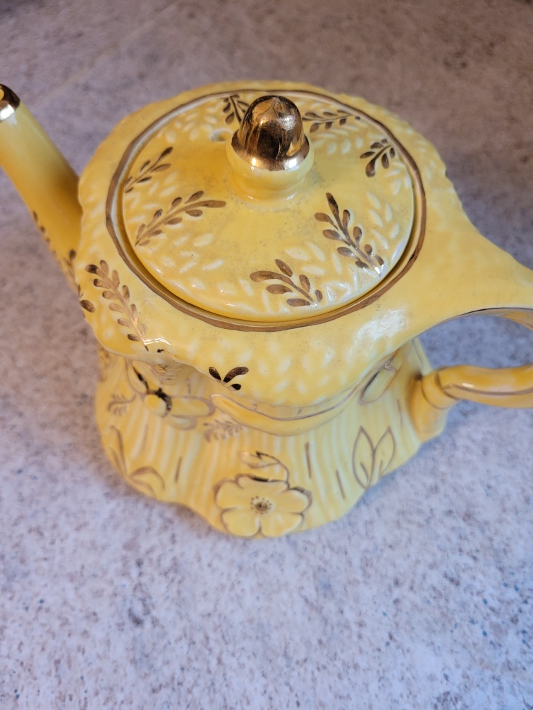 Vintage Yellow Teapot with Gold Accents - photo 3