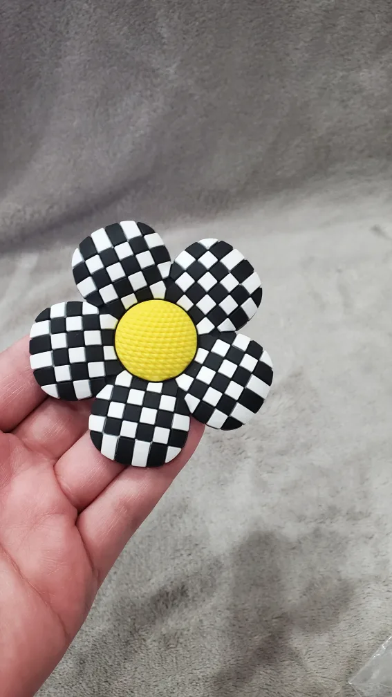 Checkered Flower XL Charm thumbnail