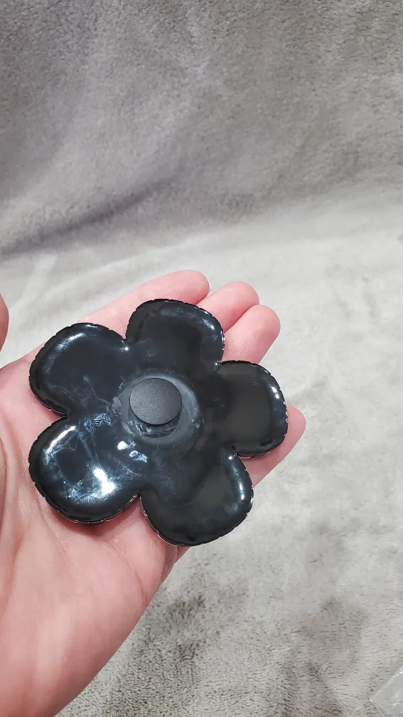 Checkered Flower XL Charm image indicator(2)