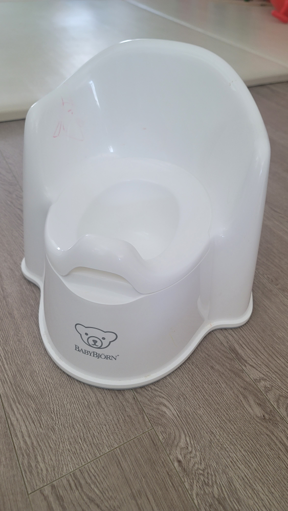 BabyBjorn Potty Training Chair - White