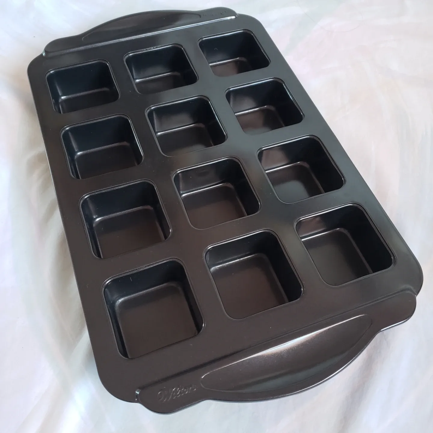 Wilton Non-Stick Square Muffin Pan image indicator(3)