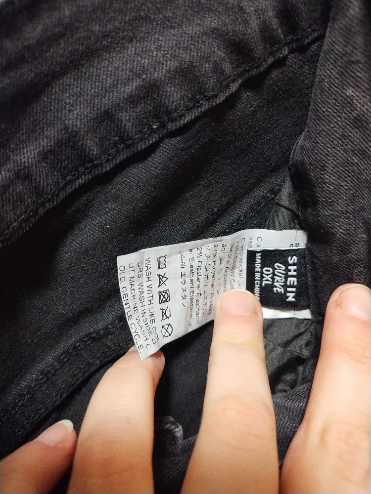 NEW! SHEIN Curve Distressed Black Skinny Jeans image indicator(2)