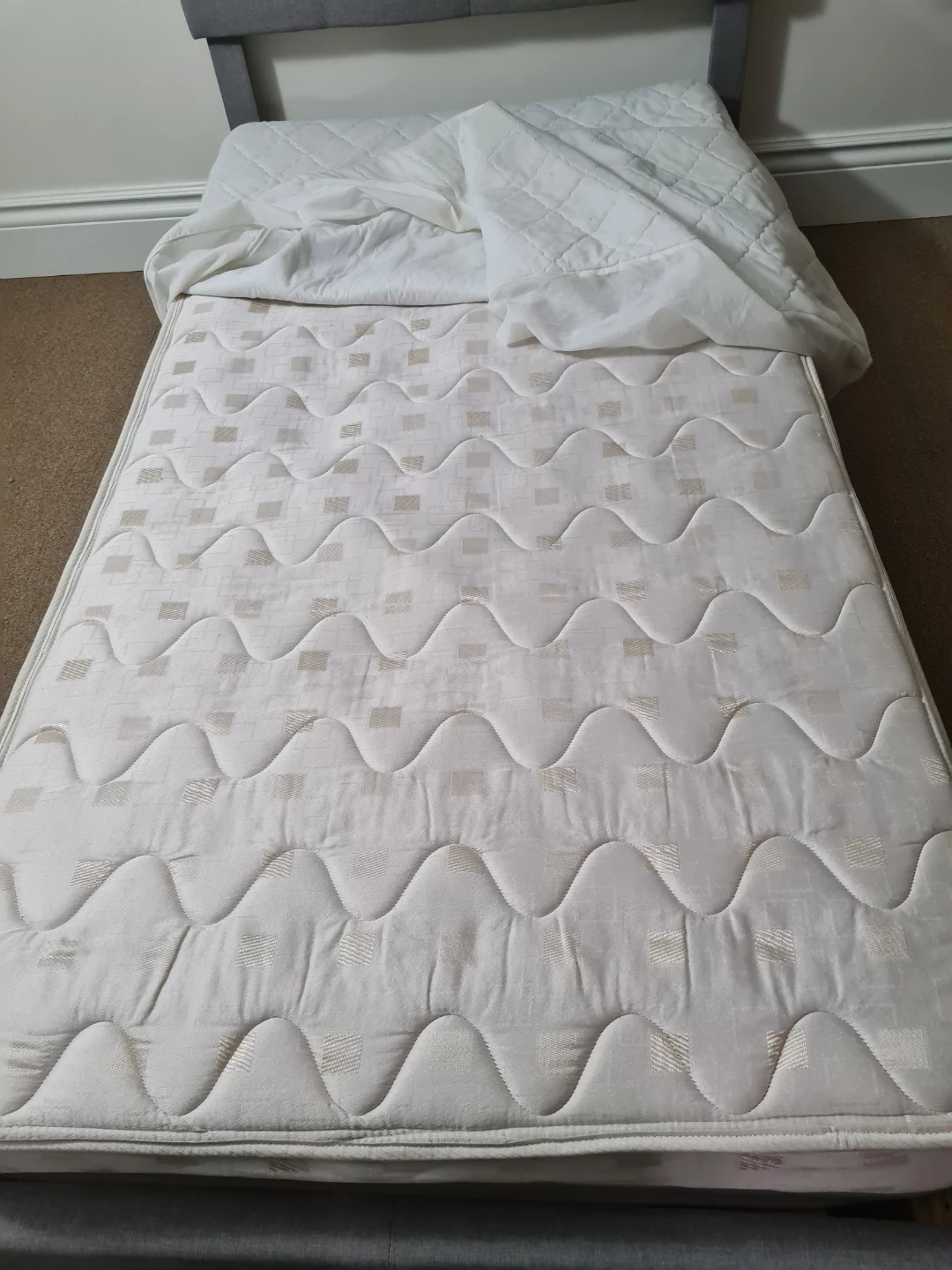 Twin-size bed frame with mattress - photo 2