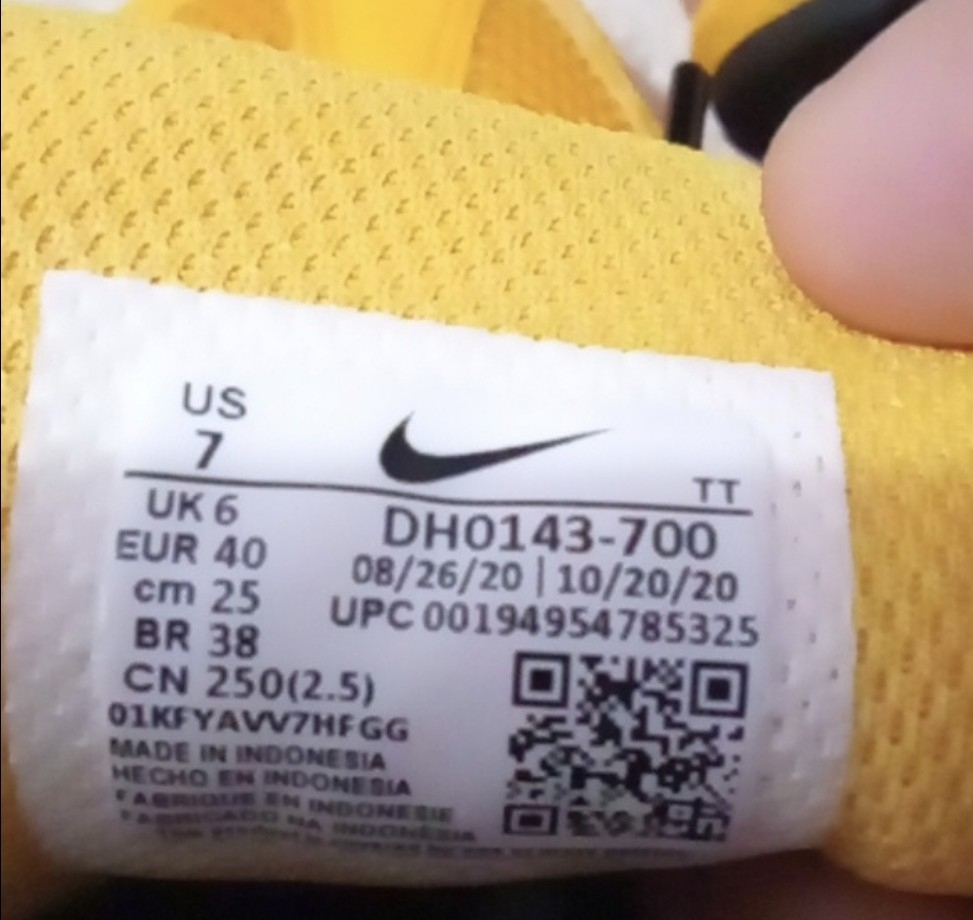 Nike Air Max 95 NYC Yellow Sneakers - Size 7 - photo 4