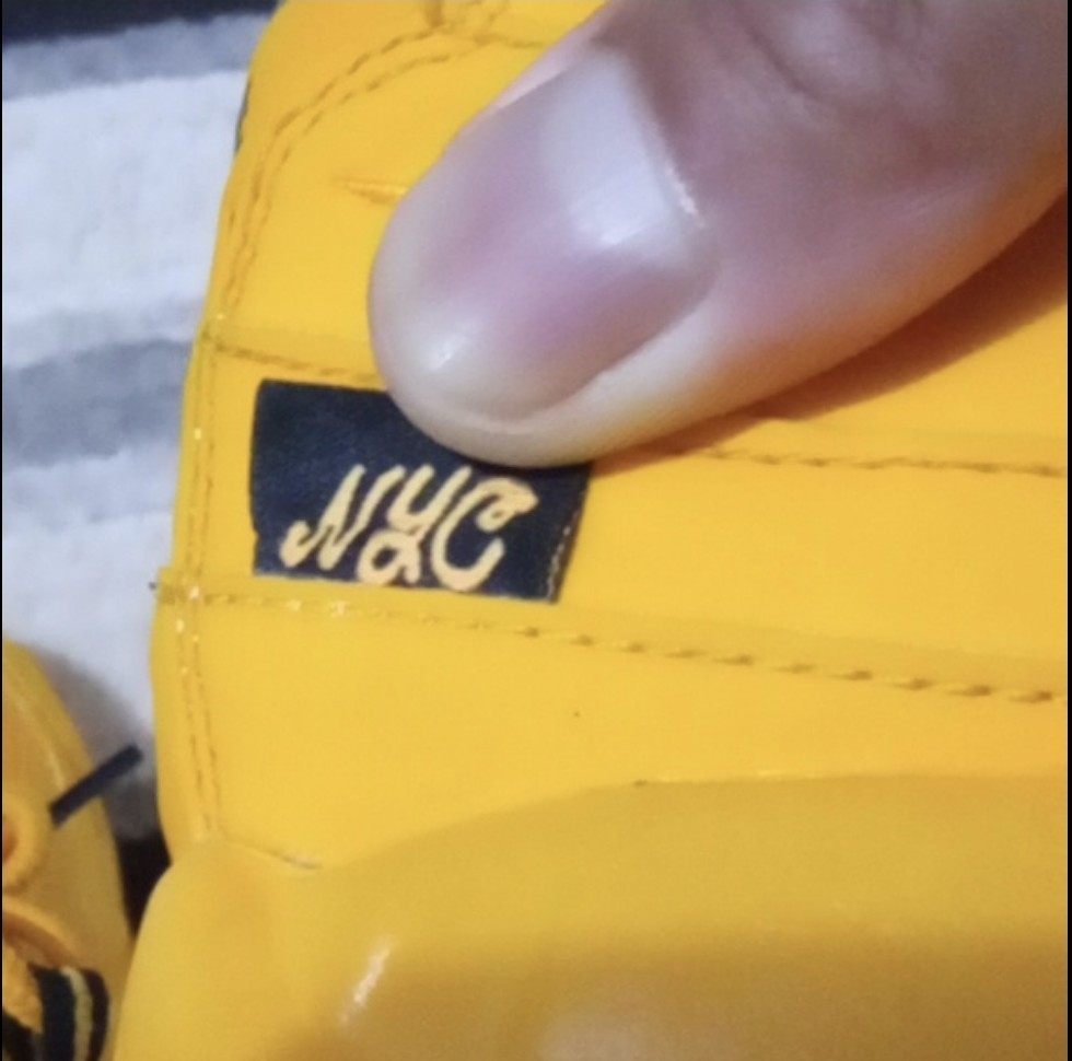 Nike Air Max 95 NYC Yellow Sneakers - Size 7 - photo 5