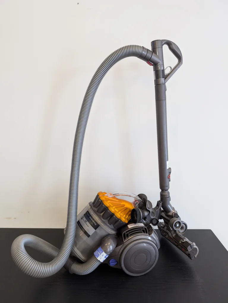 Dyson DC23 Vacuum Cleaner thumbnail
