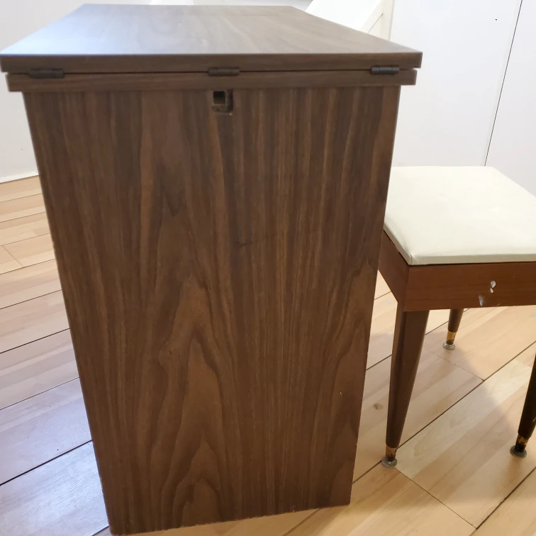small desk and stool - photo 4