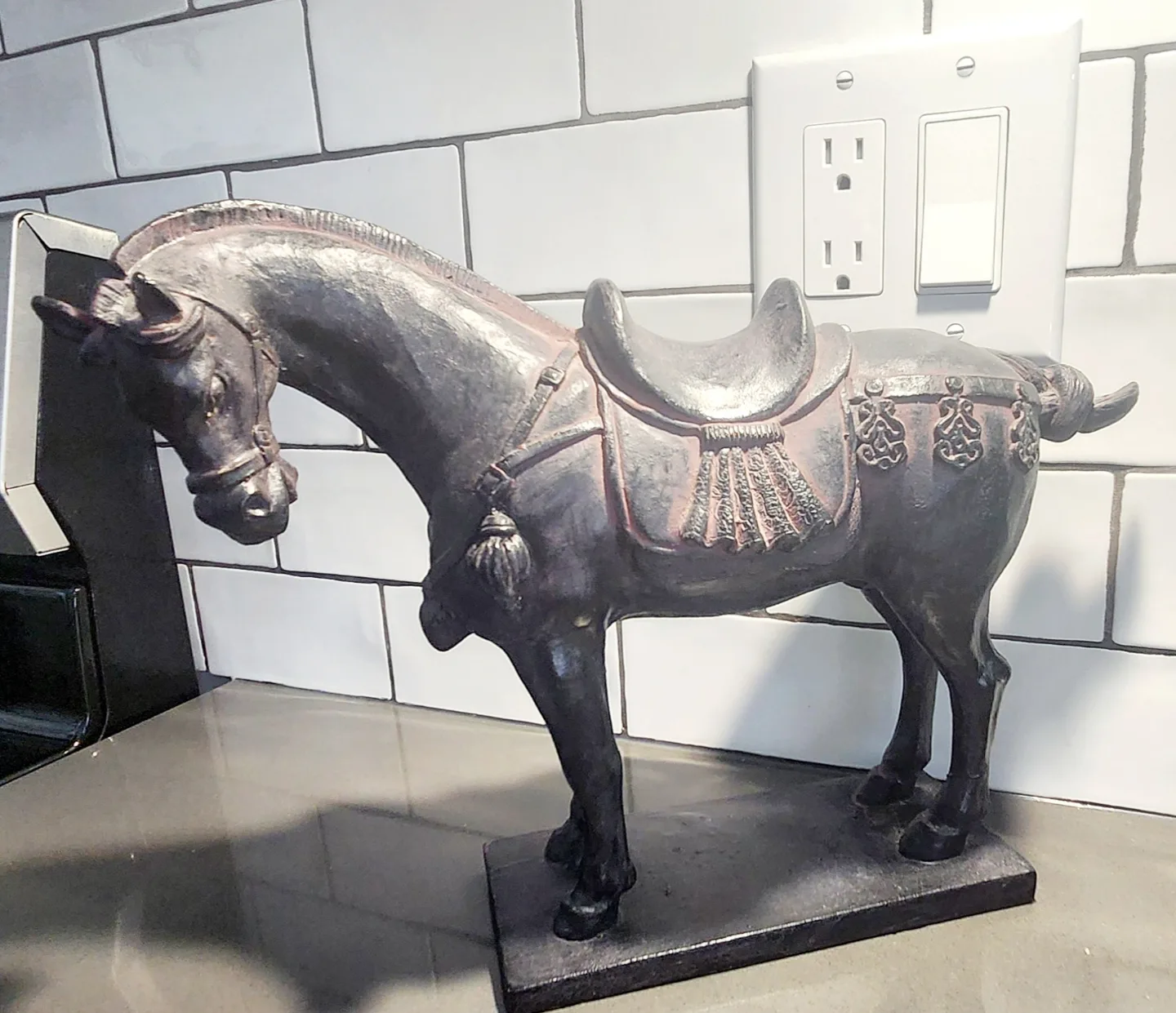 Ornate Resin Horse Figurine image indicator(2)