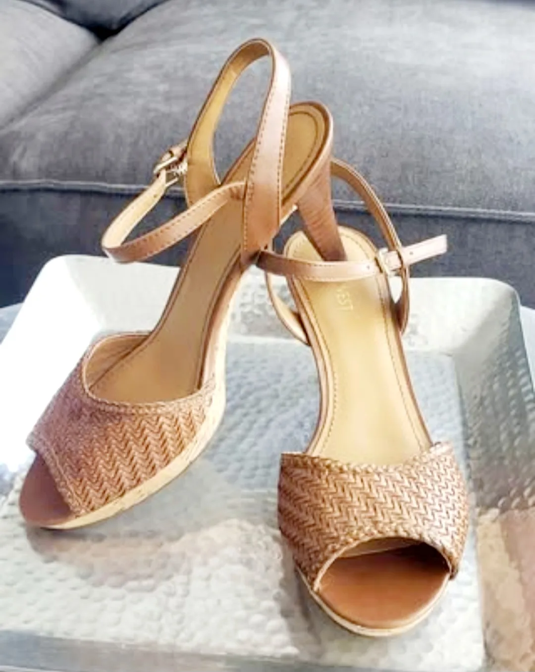 NEW Nine West Brown Woven Peep Toe Heels image indicator(2)