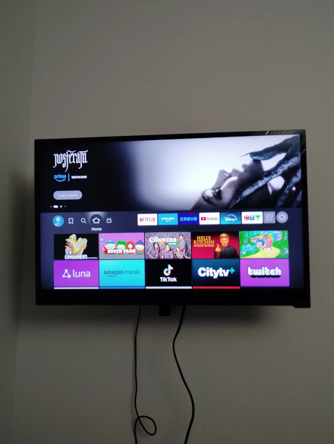 28” Vizio TV + Wall Mount + Remote – $60 (Great Deal!)" thumbnail
