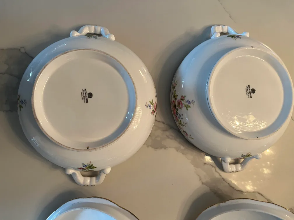 Original Royal Albert Moss Rose Pieces  before the Modern Run image indicator(3)