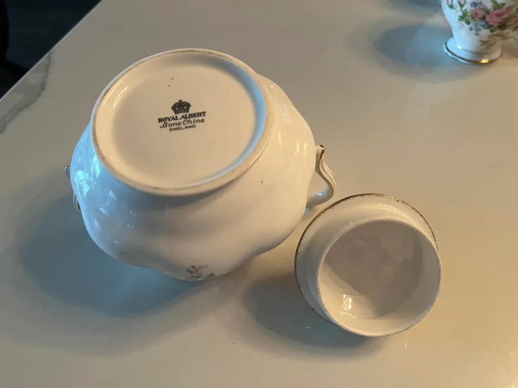 Original Royal Albert Moss Rose Pieces  before the Modern Run image indicator(7)